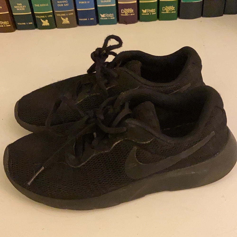 Nike tennis shoes